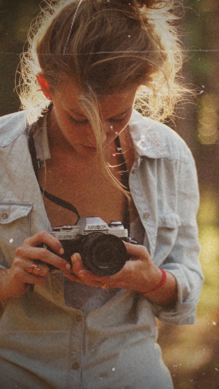 Das Blonde Girl Photographer Wallpaper 750x1334
