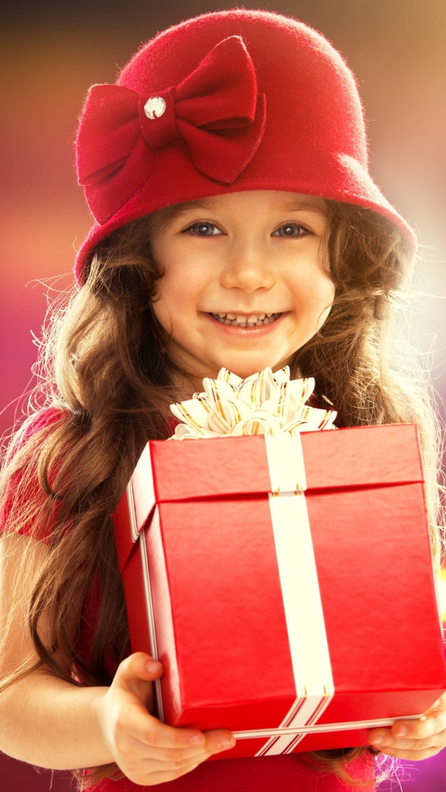 Happy Child With Present wallpaper 640x1136