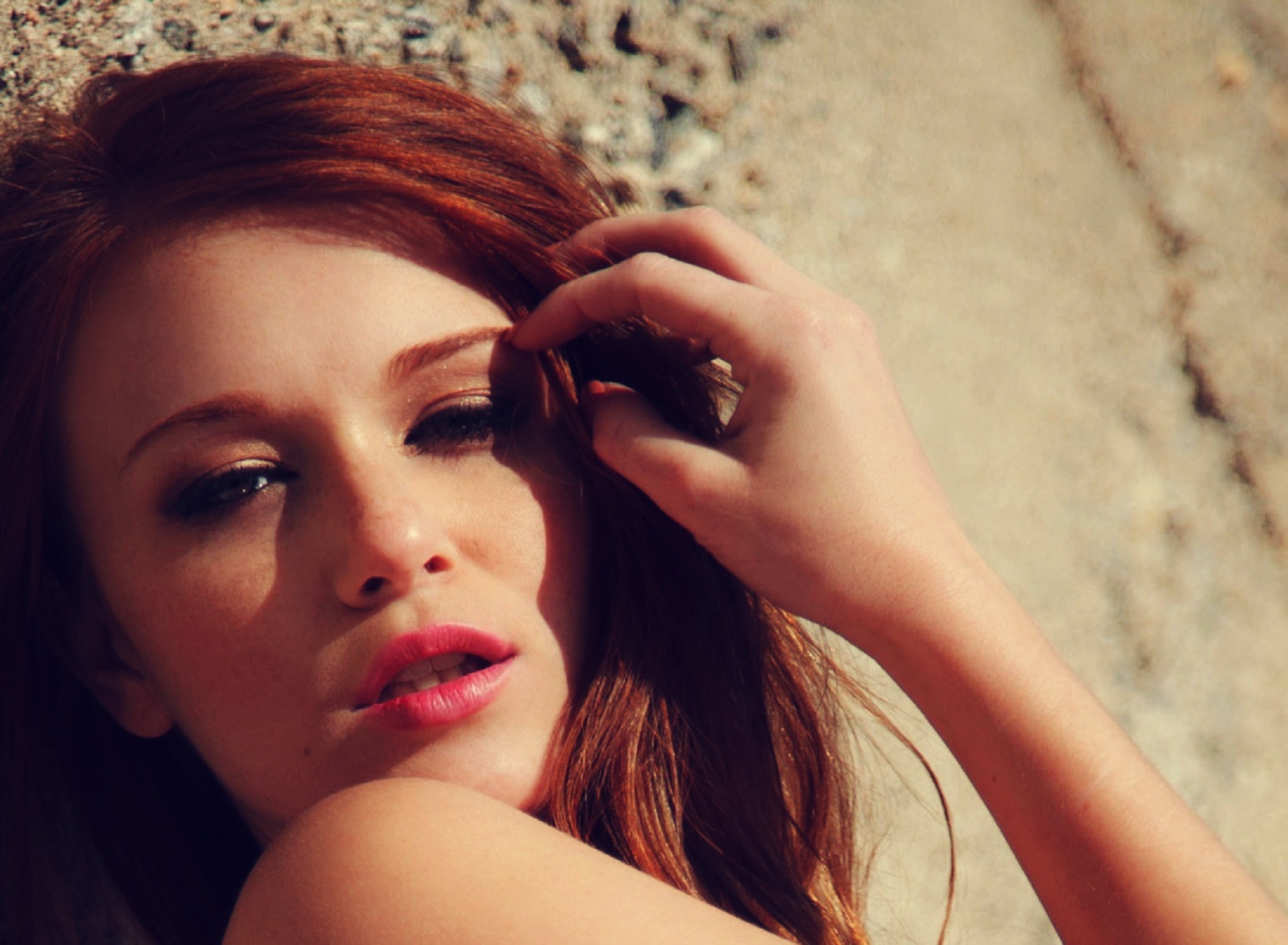 Beautiful Redhead Model screenshot #1 1920x1408