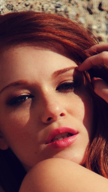 Beautiful Redhead Model screenshot #1 360x640