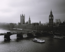 London City Black And White screenshot #1 220x176