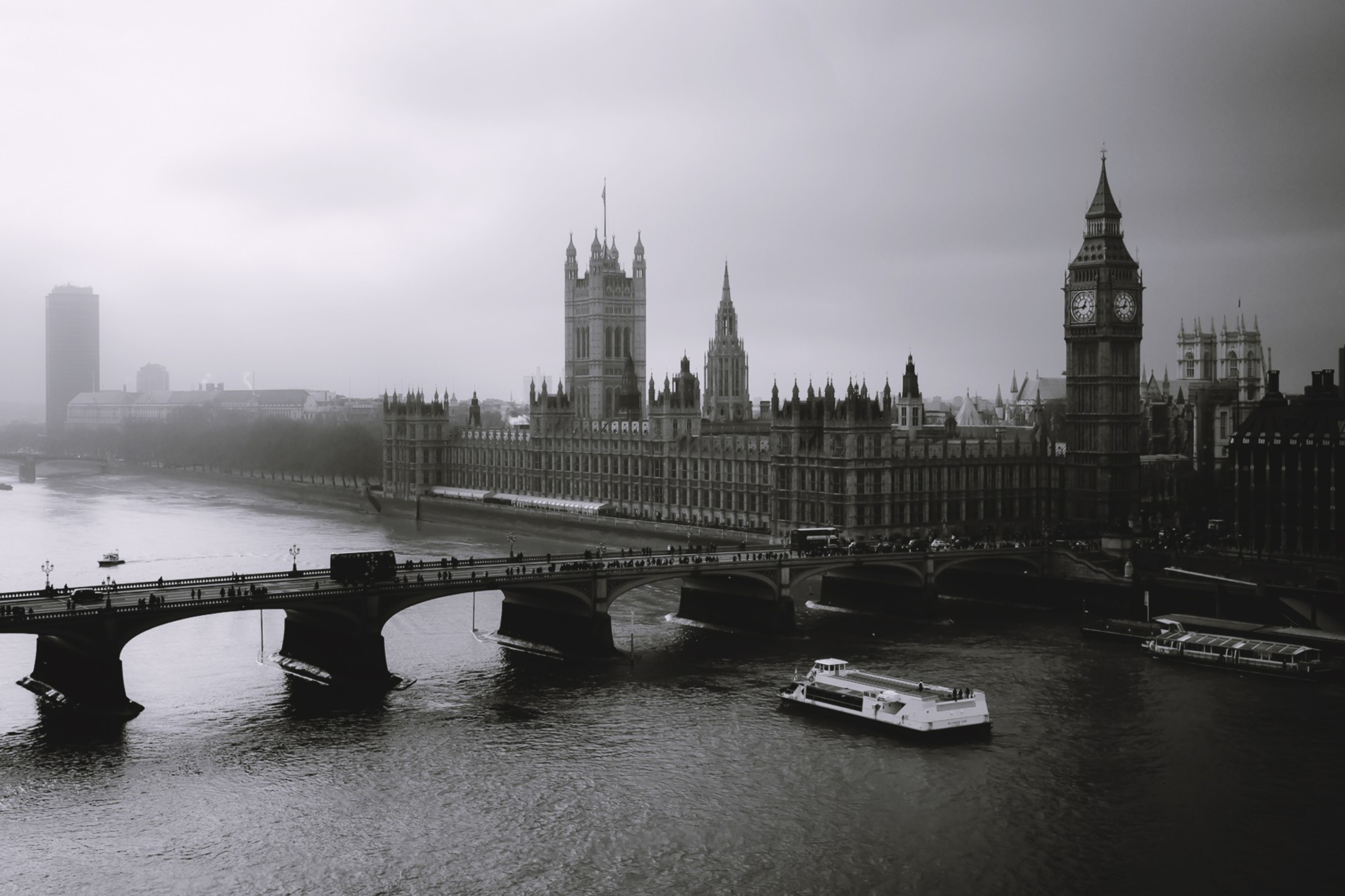 Screenshot №1 pro téma London City Black And White 2880x1920