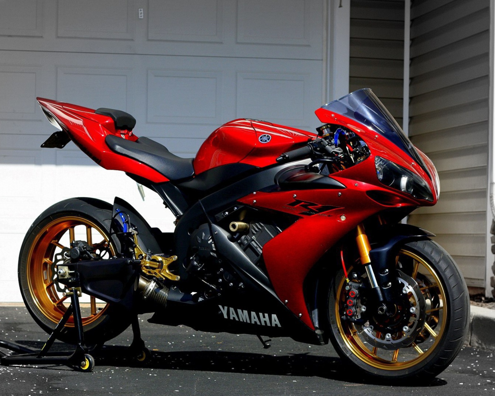 Das Yamaha YZF R1 Wallpaper 1600x1280