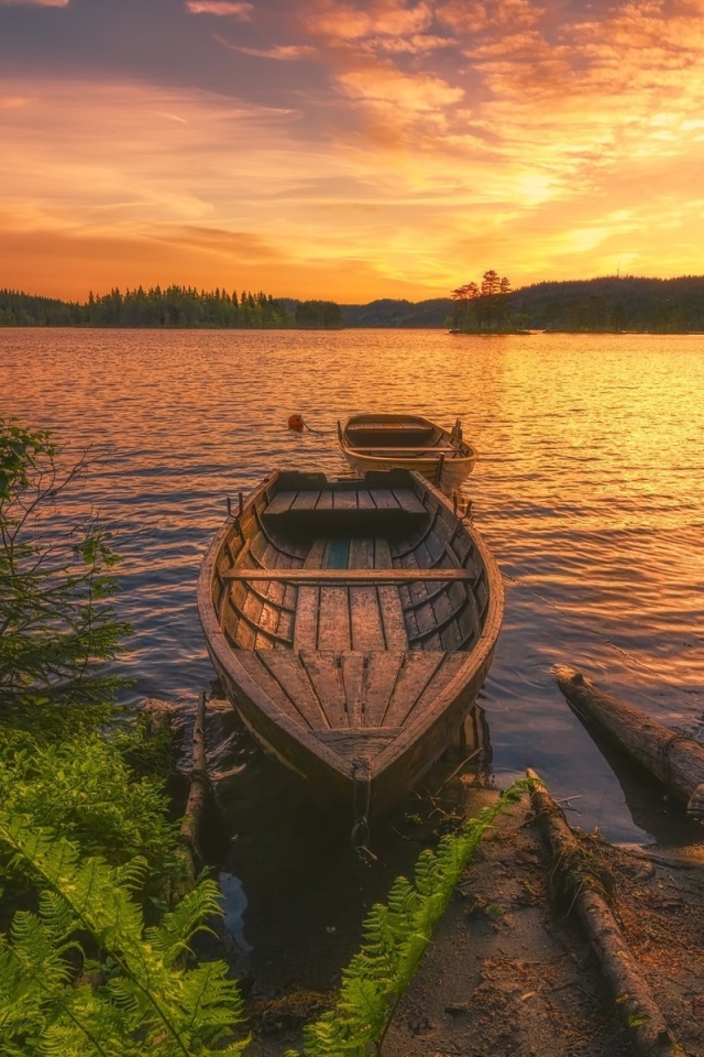 Das Breathtaking Lake Sunset Wallpaper 640x960