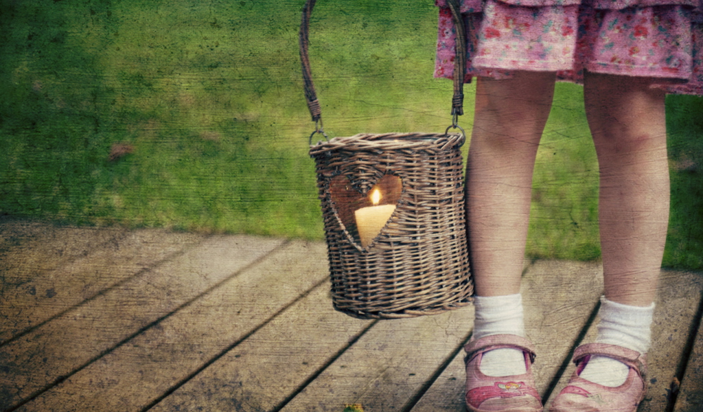 Child With Basket And Candle screenshot #1 1024x600