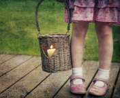 Обои Child With Basket And Candle 176x144