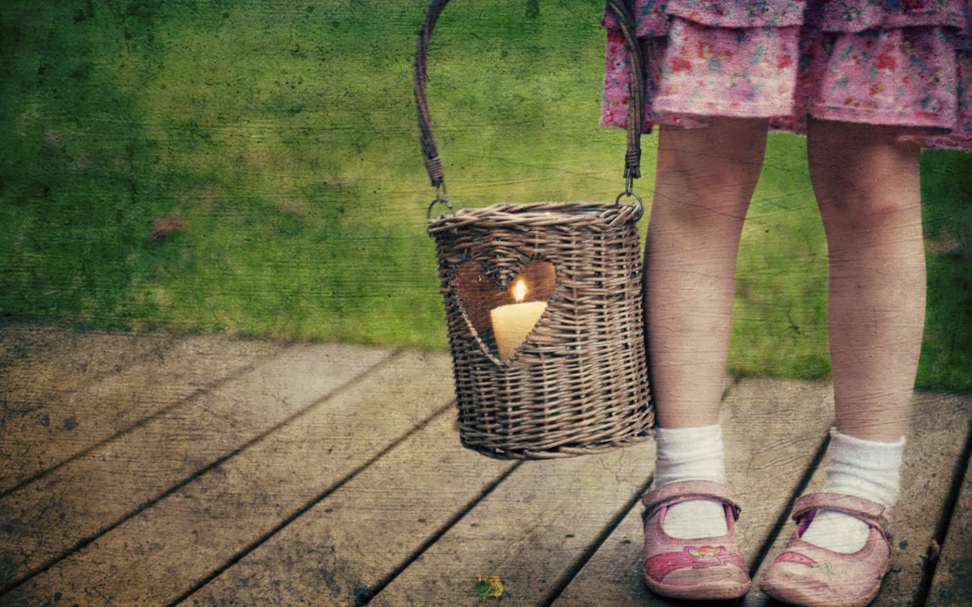 Das Child With Basket And Candle Wallpaper 1920x1200
