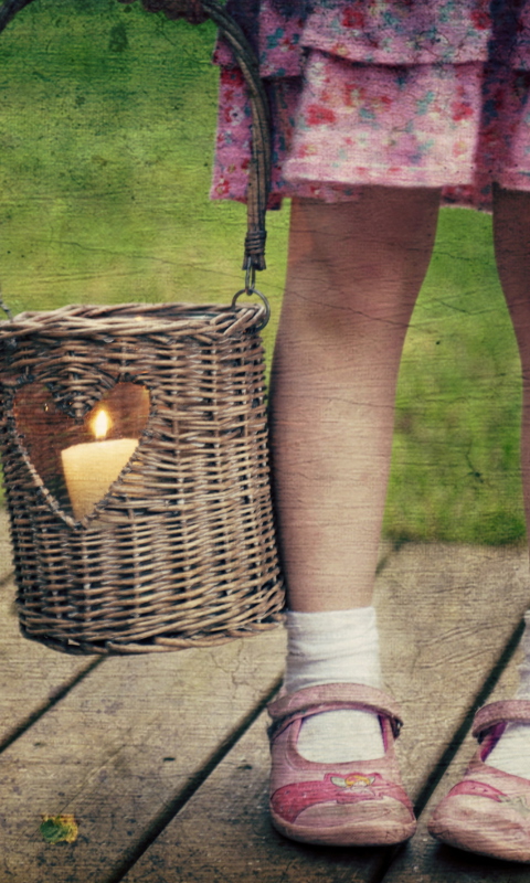 Das Child With Basket And Candle Wallpaper 480x800