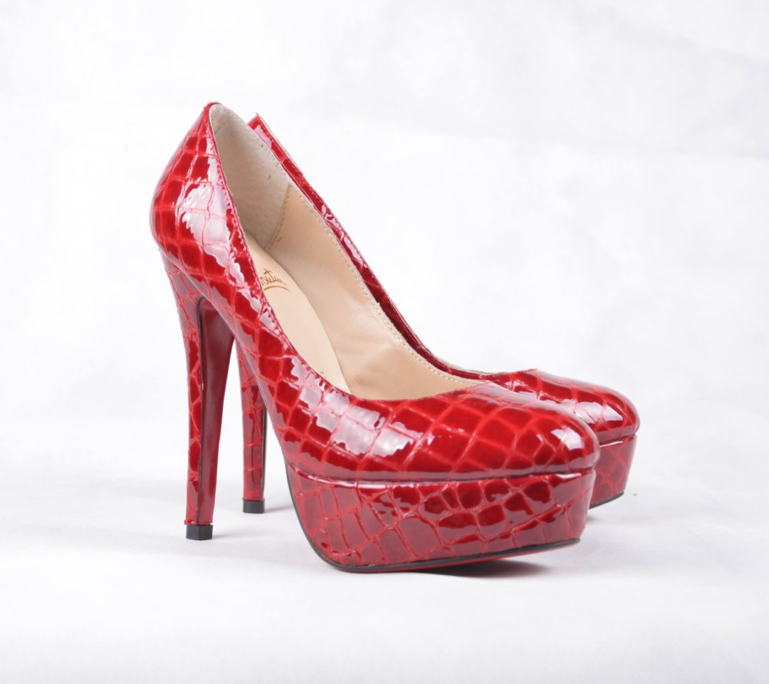 Fondo de pantalla Christian Louboutin High Heels Shoes 1080x960