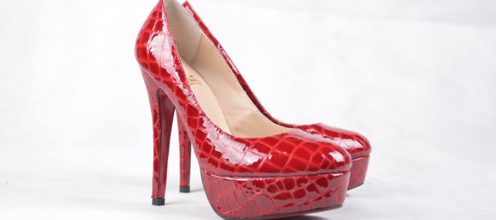 Screenshot №1 pro téma Christian Louboutin High Heels Shoes 720x320