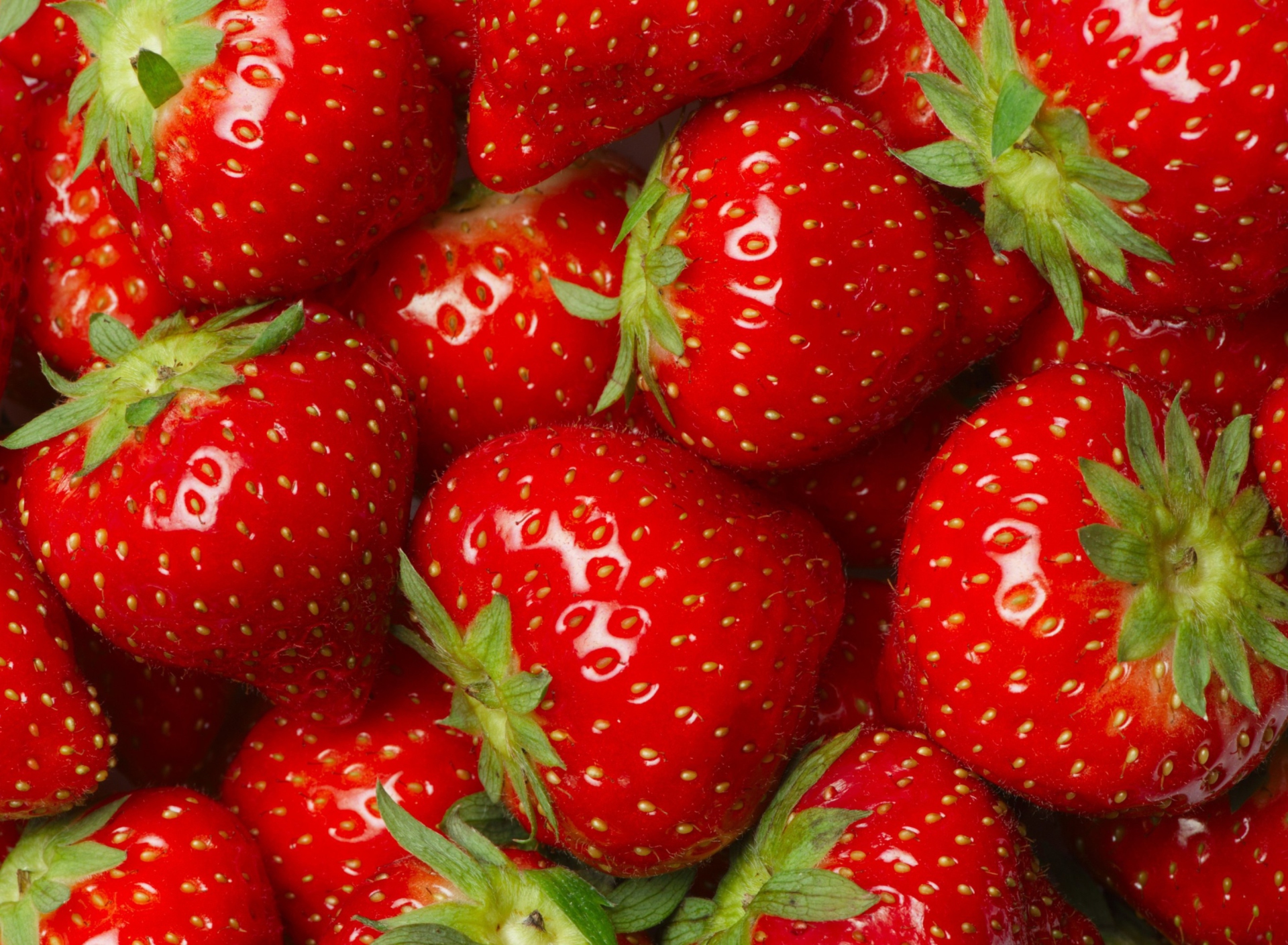 Das Juicy Strawberries Wallpaper 1920x1408