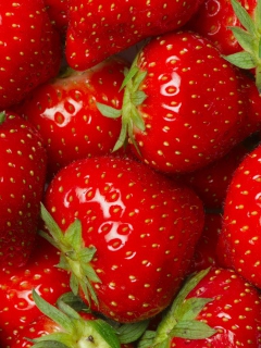 Das Juicy Strawberries Wallpaper 240x320