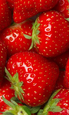 Das Juicy Strawberries Wallpaper 240x400