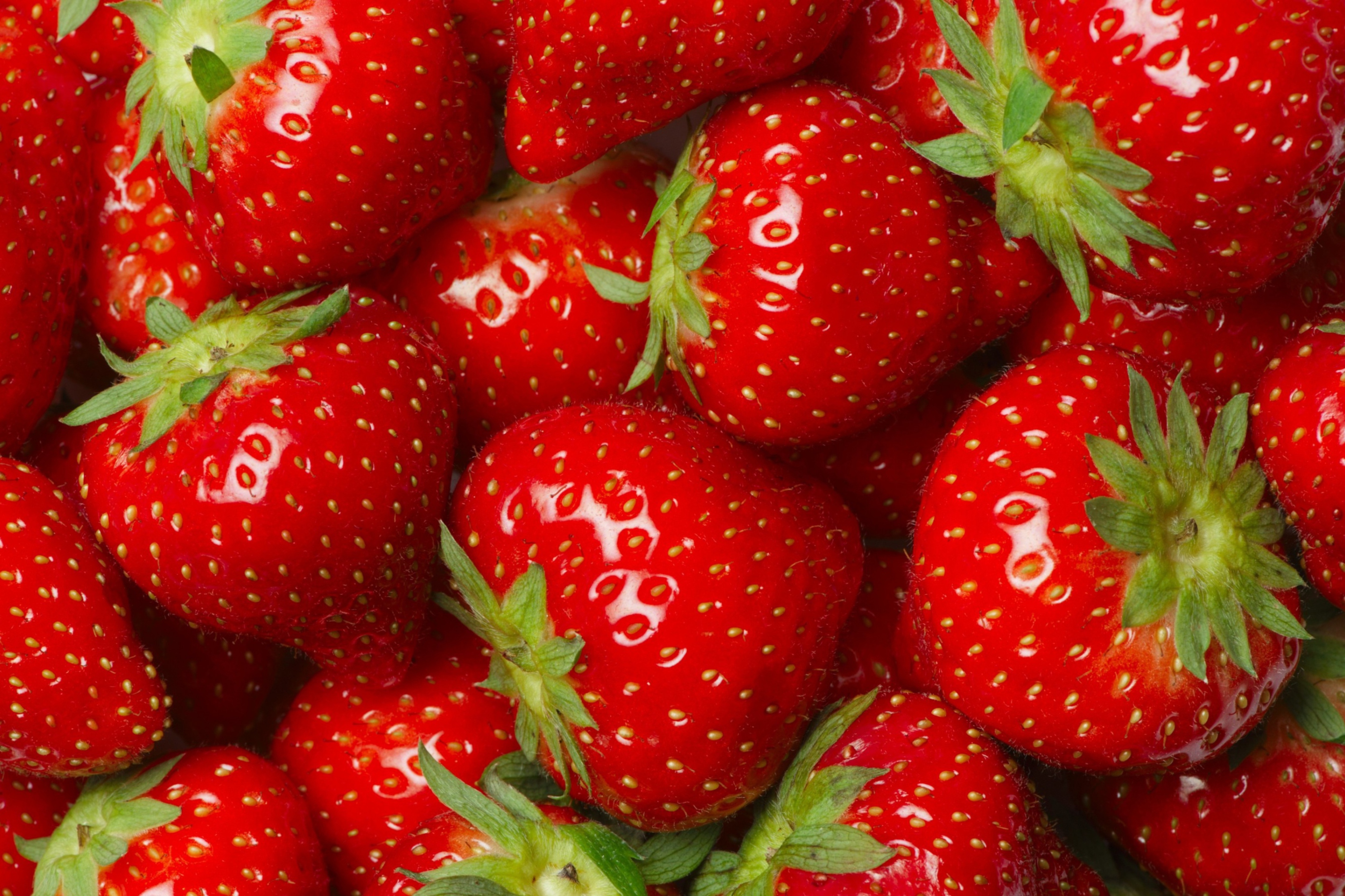 Das Juicy Strawberries Wallpaper 2880x1920