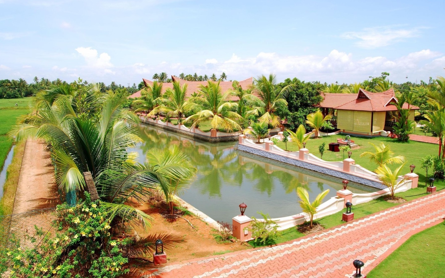 Fondo de pantalla Alleppey or Alappuzha city in the southern Indian state of Kerala 1440x900