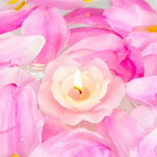 Candle on lotus petals - Fondos de pantalla gratis para iPad Air