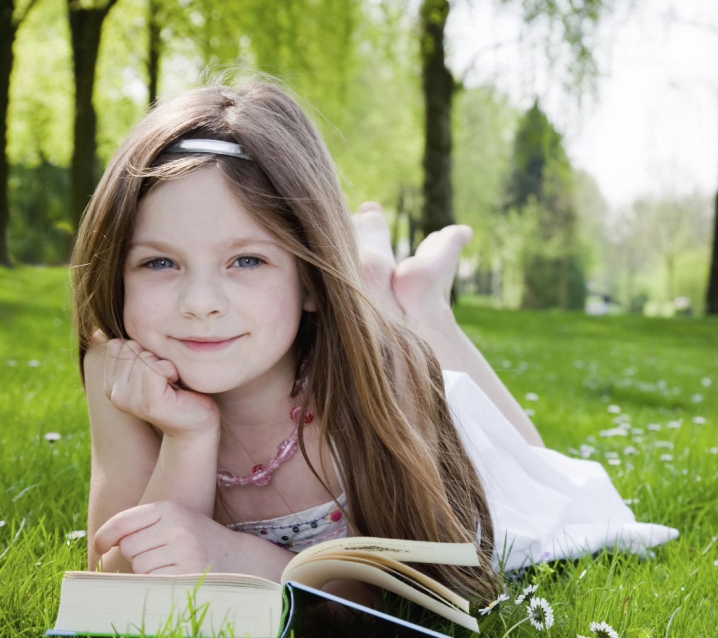 Обои Cute Little Girl Reading Book In Garden 1440x1280