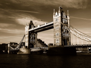 Tower Bridge in London wallpaper 320x240