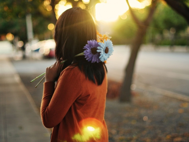 Обои Girl With Two Blue Gerberas 640x480