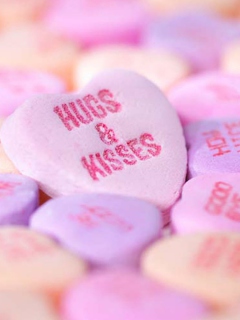 Fondo de pantalla Hugs And Kisses 240x320