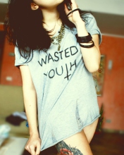 Das Wasted Youth T-Shirt Wallpaper 176x220