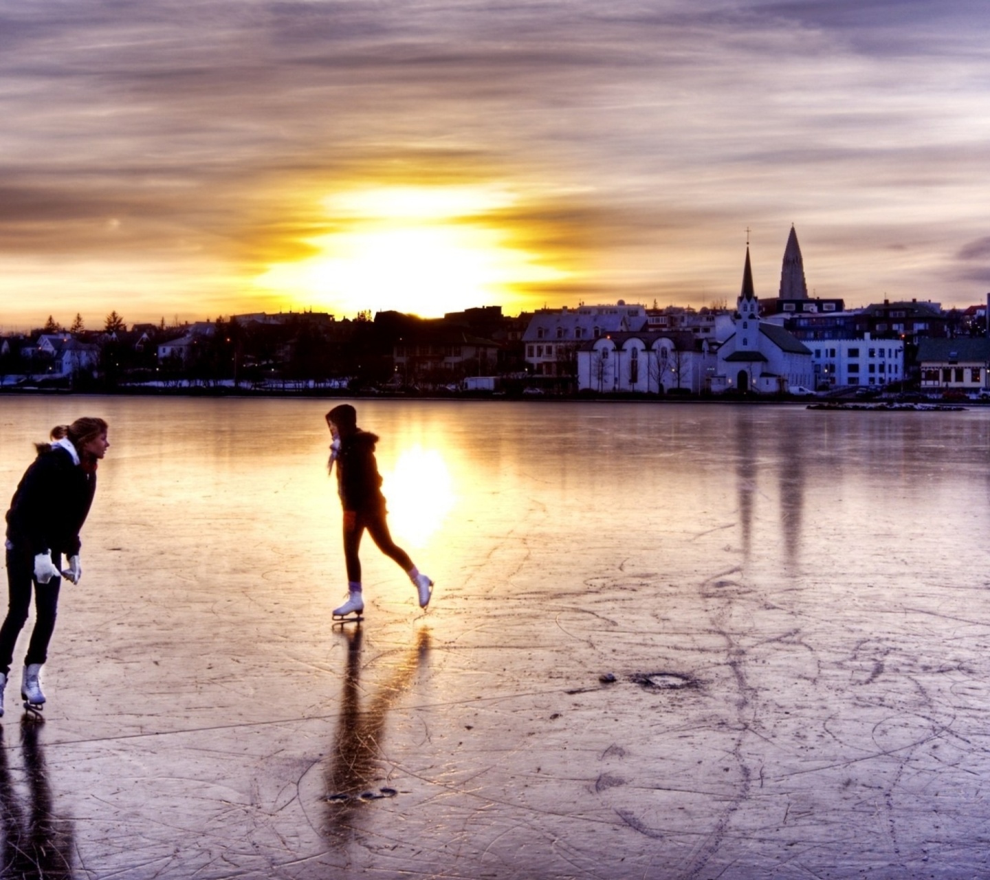 Обои Ice Skating in Iceland 1440x1280