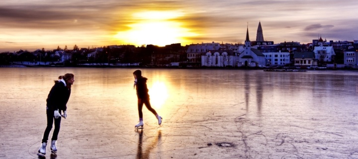 Ice Skating in Iceland wallpaper 720x320