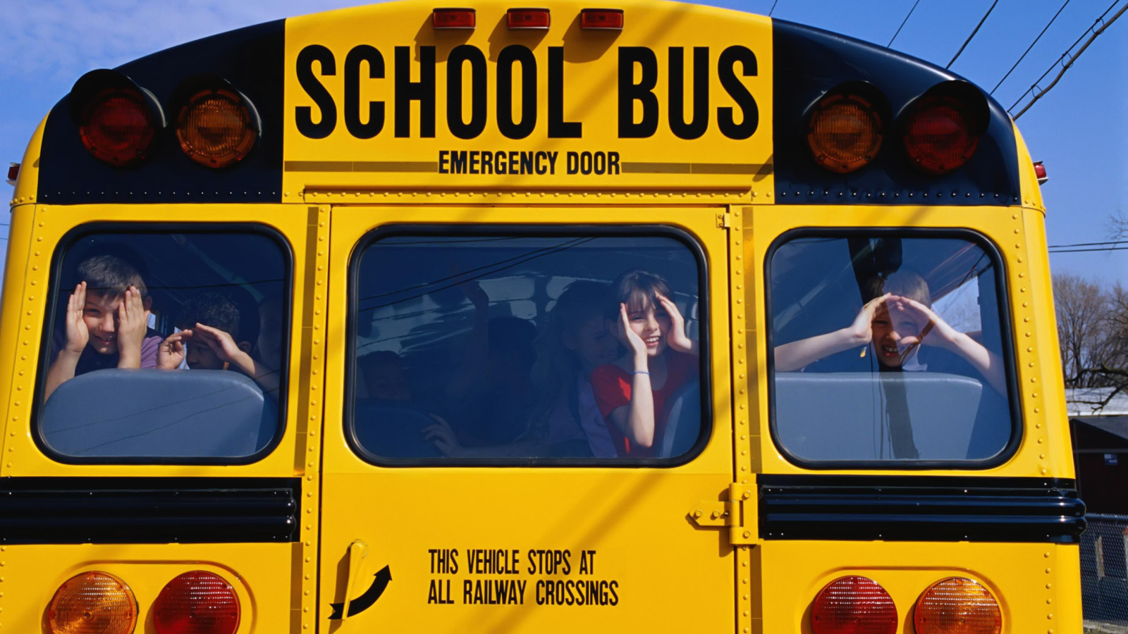 School Bus wallpaper 1600x900