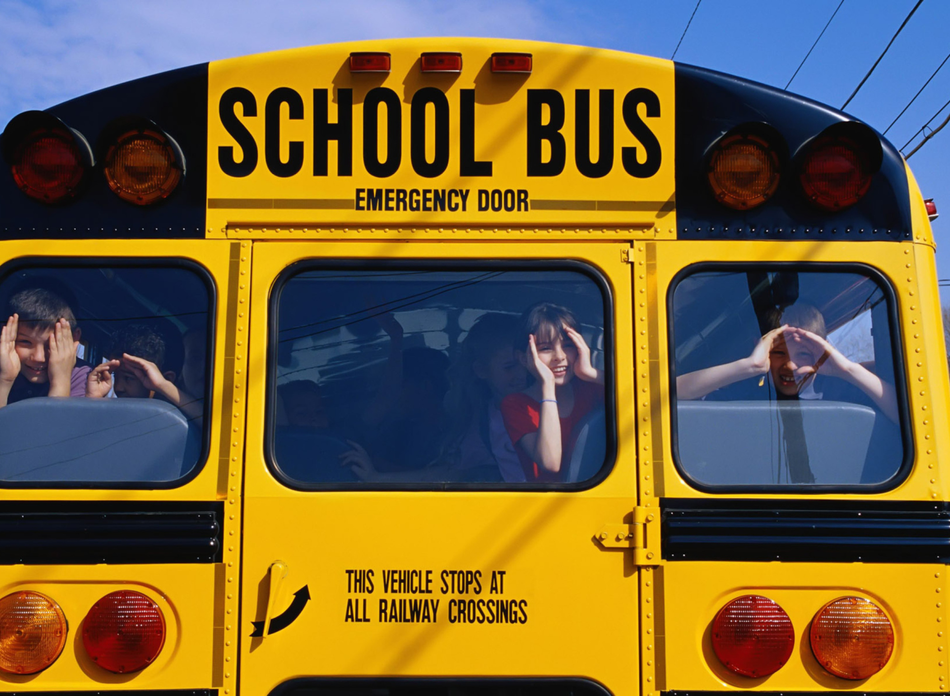 School Bus wallpaper 1920x1408