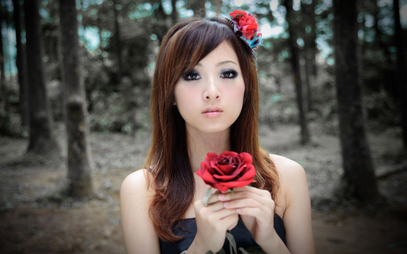 Screenshot №1 pro téma Asian Girl With Red Rose 1680x1050