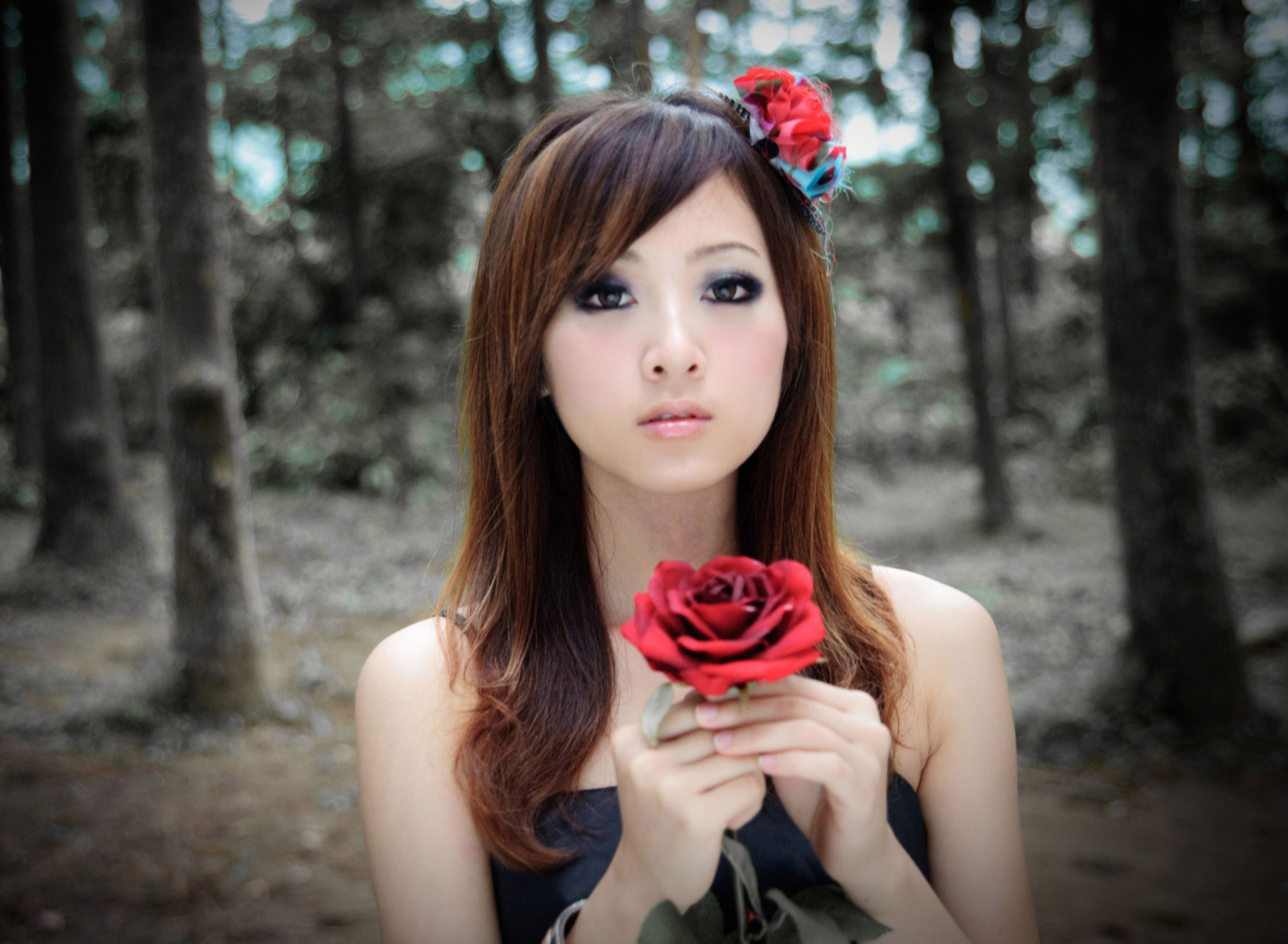 Das Asian Girl With Red Rose Wallpaper 1920x1408