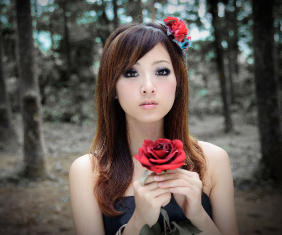 Das Asian Girl With Red Rose Wallpaper 960x800