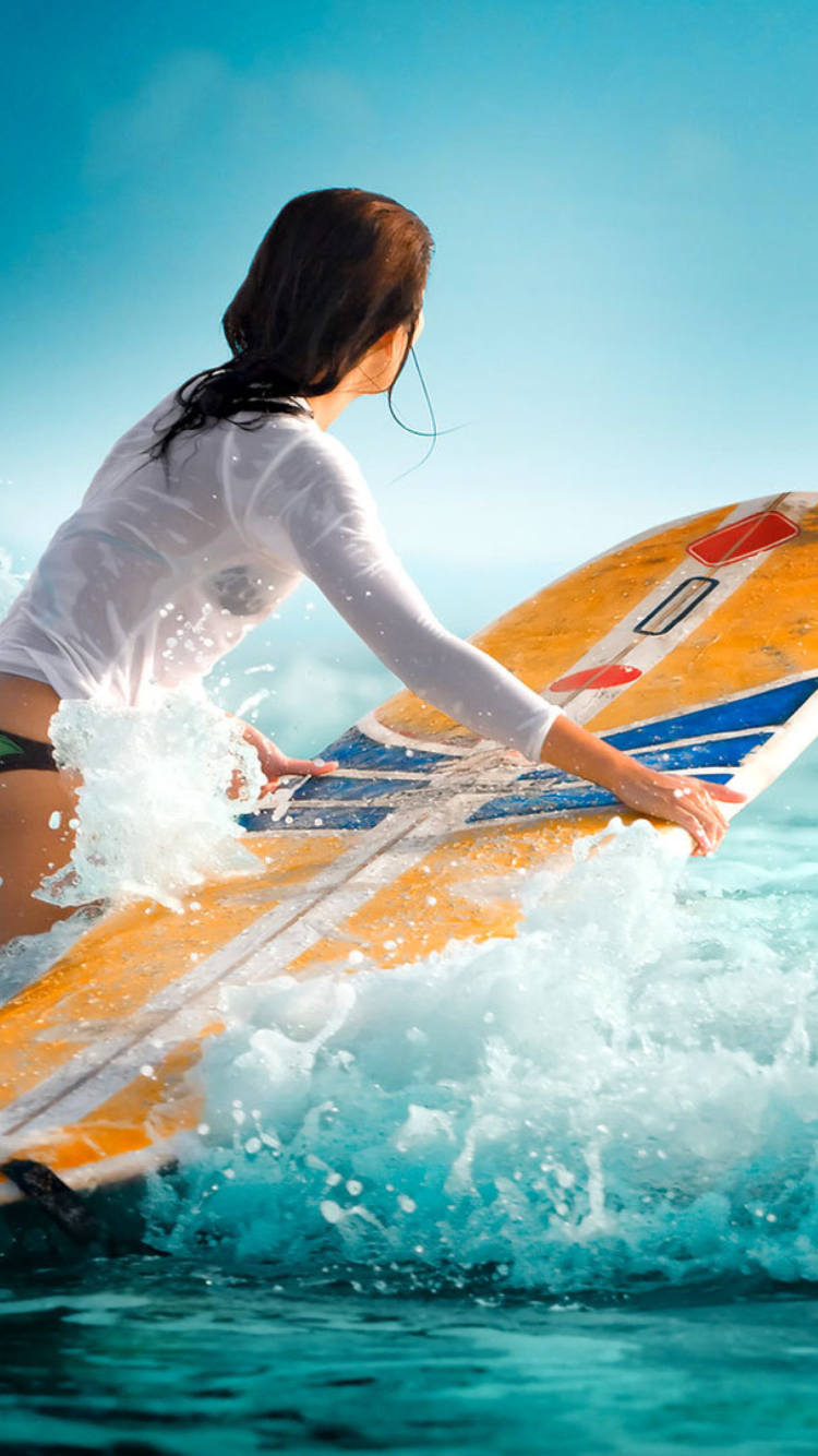 Sfondi Surfing Girl 750x1334