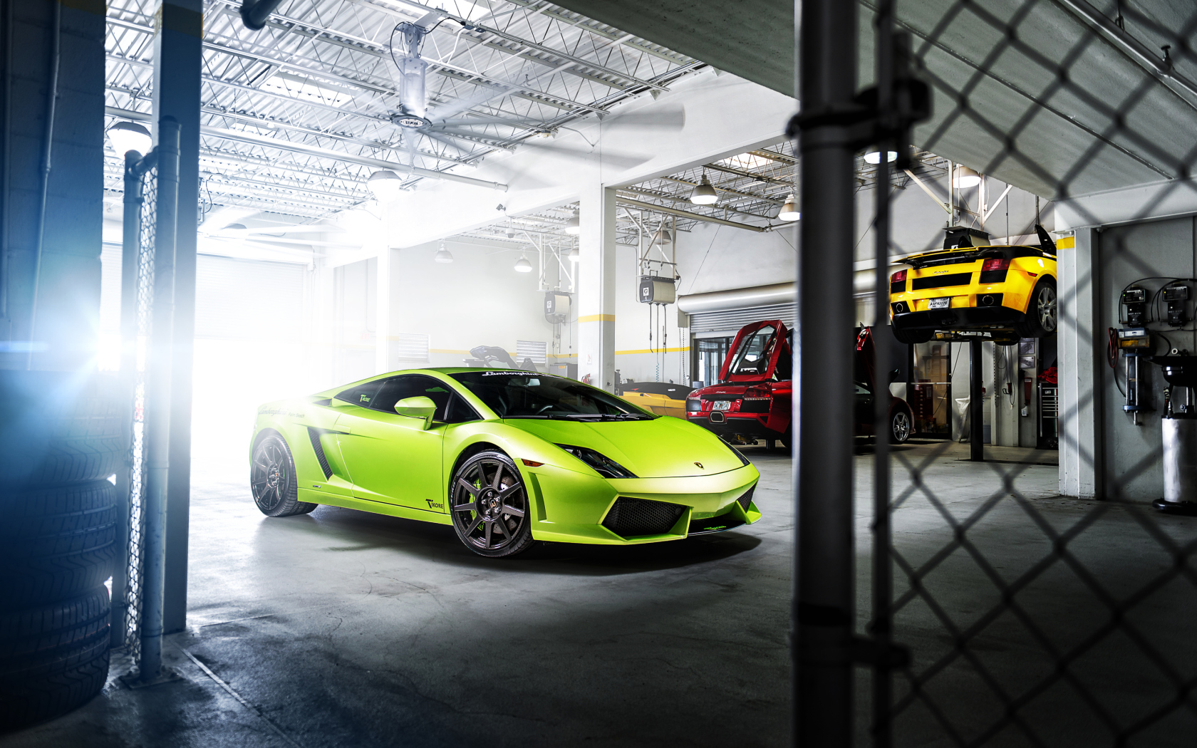 Обои Neon Green Lamborghini Gallardo 1680x1050