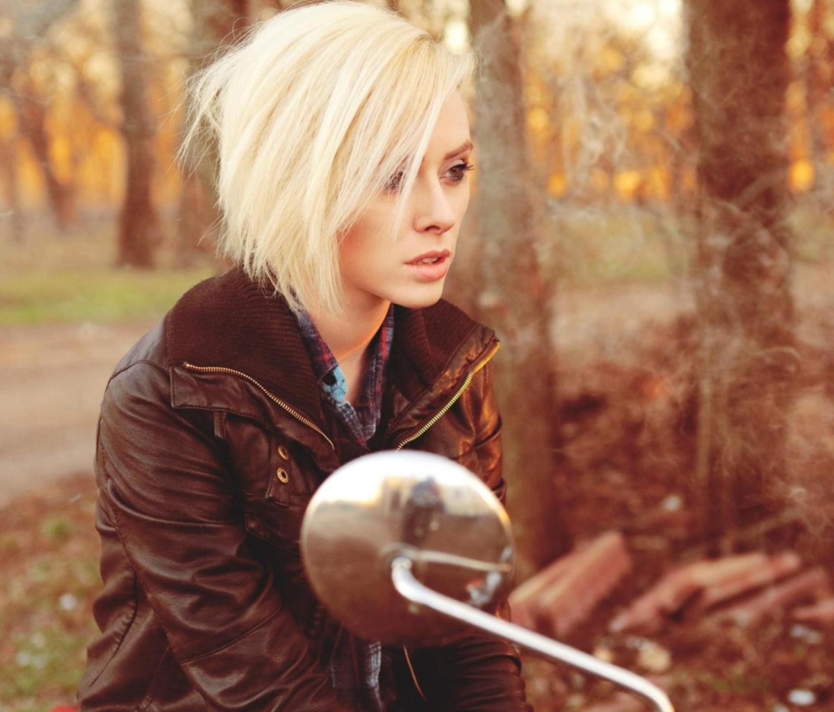 Screenshot №1 pro téma Blonde Biker 1200x1024