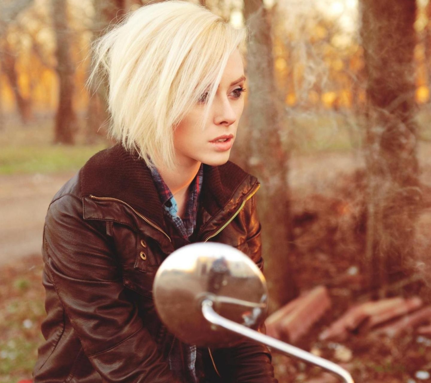 Screenshot №1 pro téma Blonde Biker 1440x1280