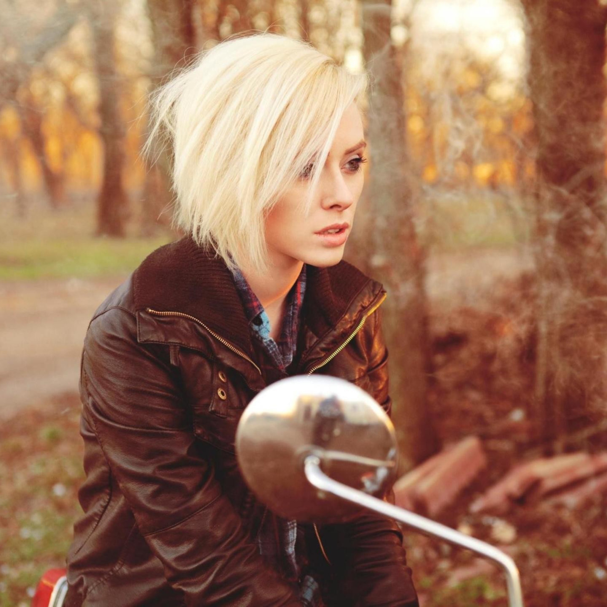 Blonde Biker screenshot #1 2048x2048