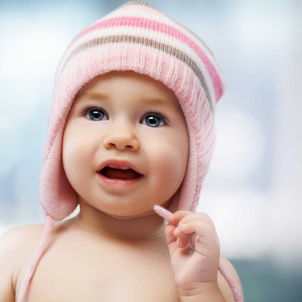Das Sweet Baby In Pink Hat Wallpaper 1024x1024