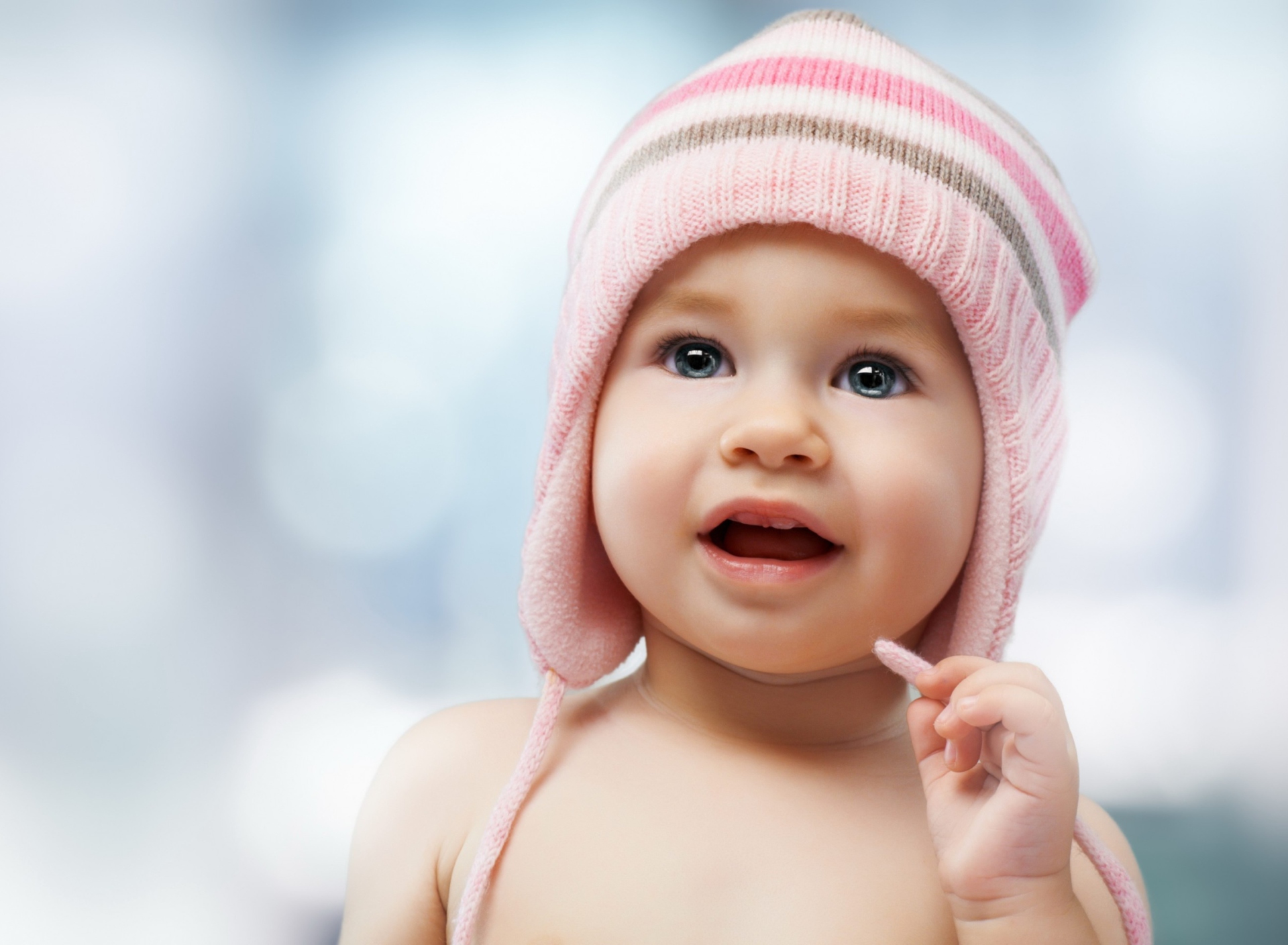 Sfondi Sweet Baby In Pink Hat 1920x1408