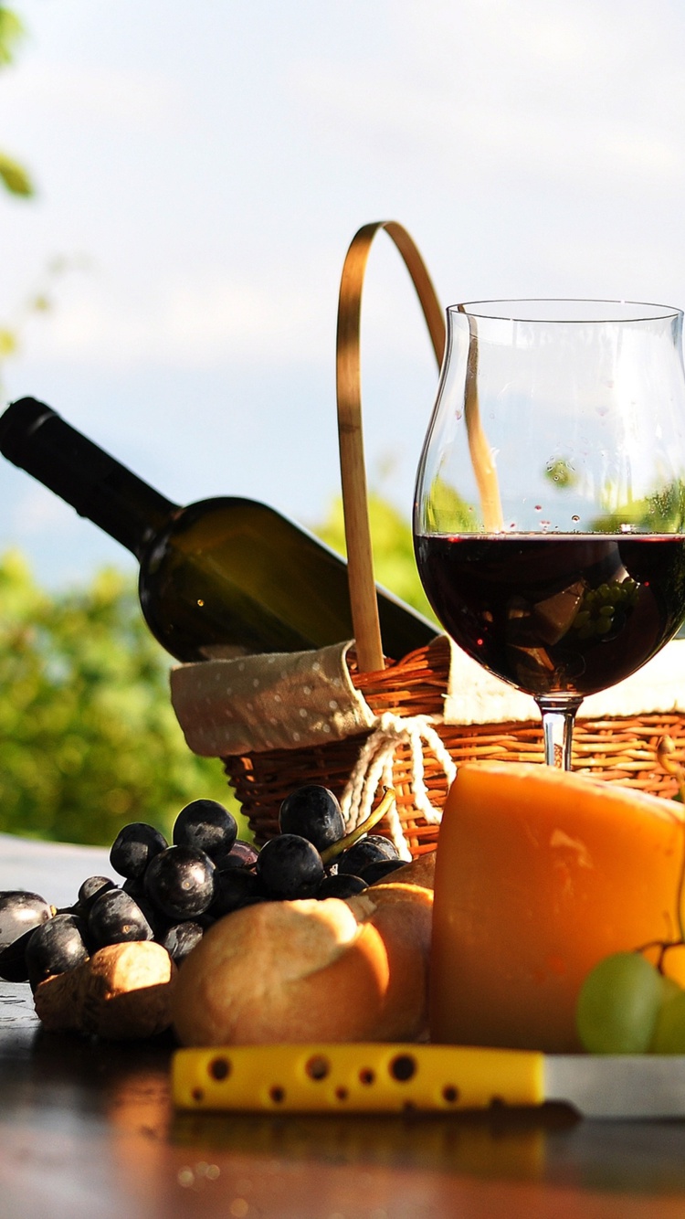 Fondo de pantalla Picnic with wine and grapes 750x1334