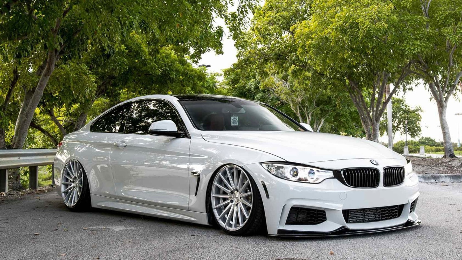 Das BMW 4 Series White Wallpaper 1600x900