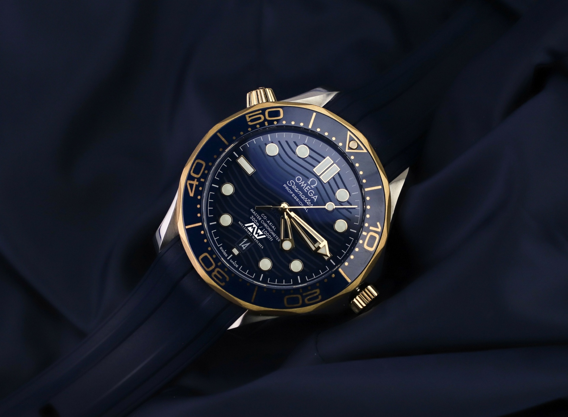 Обои Mens Omega Seamaster Watches 1920x1408
