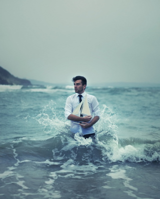 Man With Ship In Hands And Ocean Waves Around Him sfondi gratuiti per Nokia Lumia 800