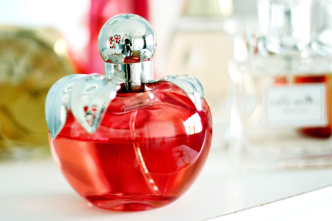 Fondo de pantalla Perfume Red Bottle 480x320