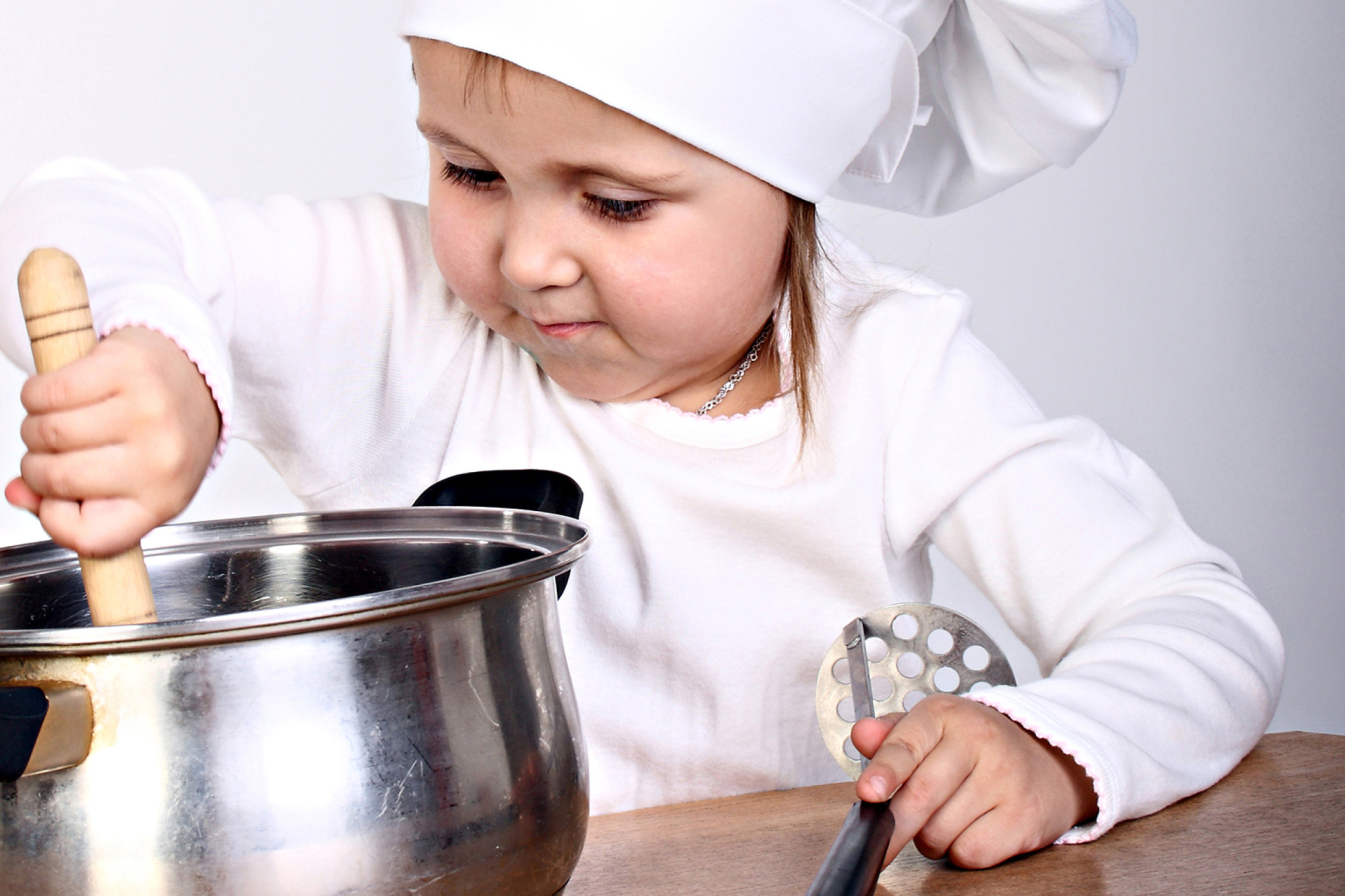 Young Chef wallpaper 2880x1920