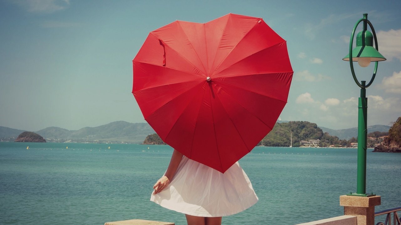 Fondo de pantalla Red Heart Umbrella 1280x720