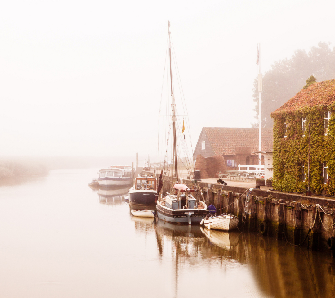 Das Boats At Foggy River Wallpaper 1080x960