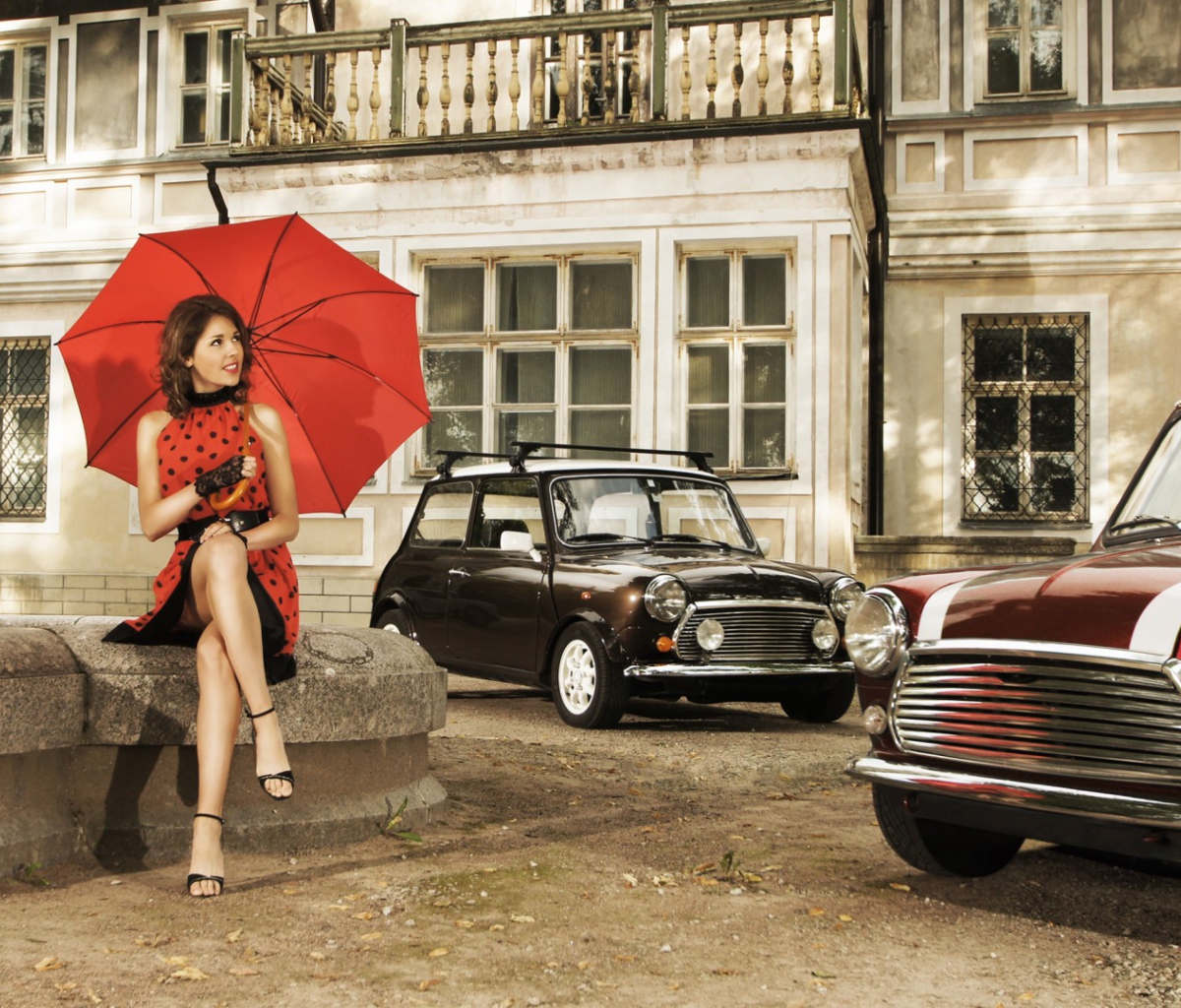 Sfondi Girl With Red Umbrella And Vintage Mini Cooper 1200x1024