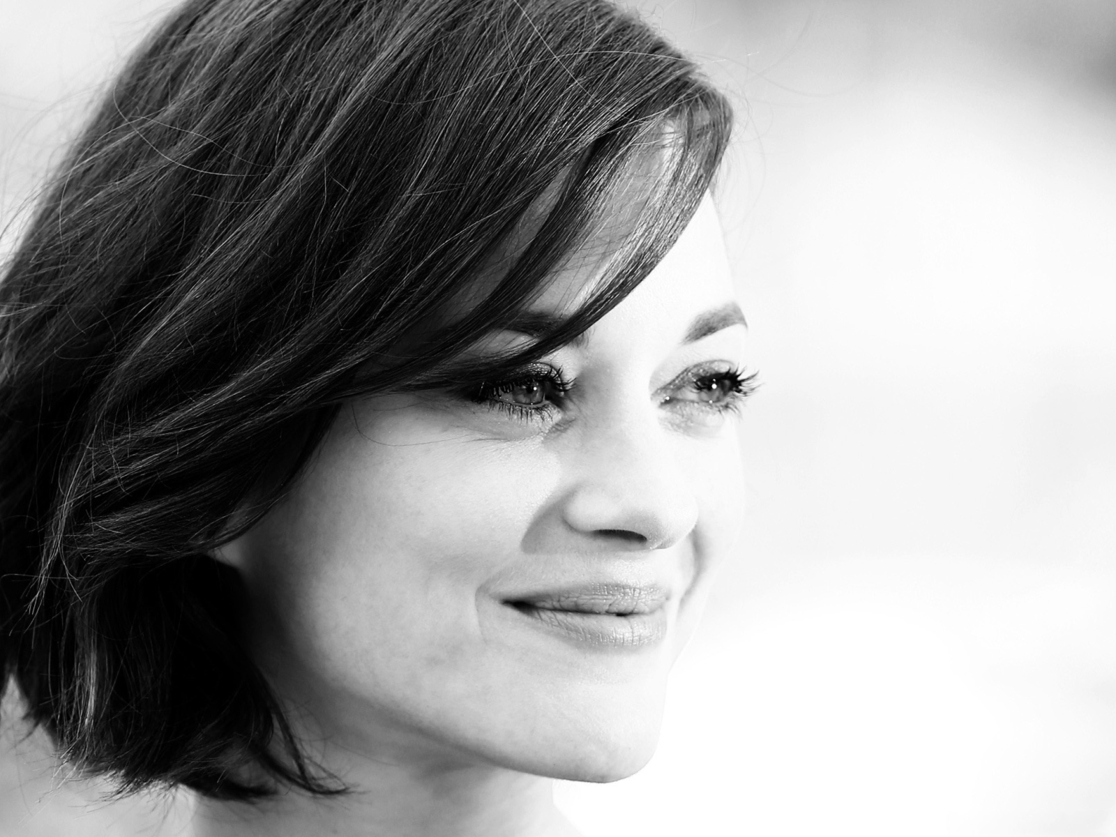 Marion Cotillard Black And White Portrait screenshot #1 1600x1200