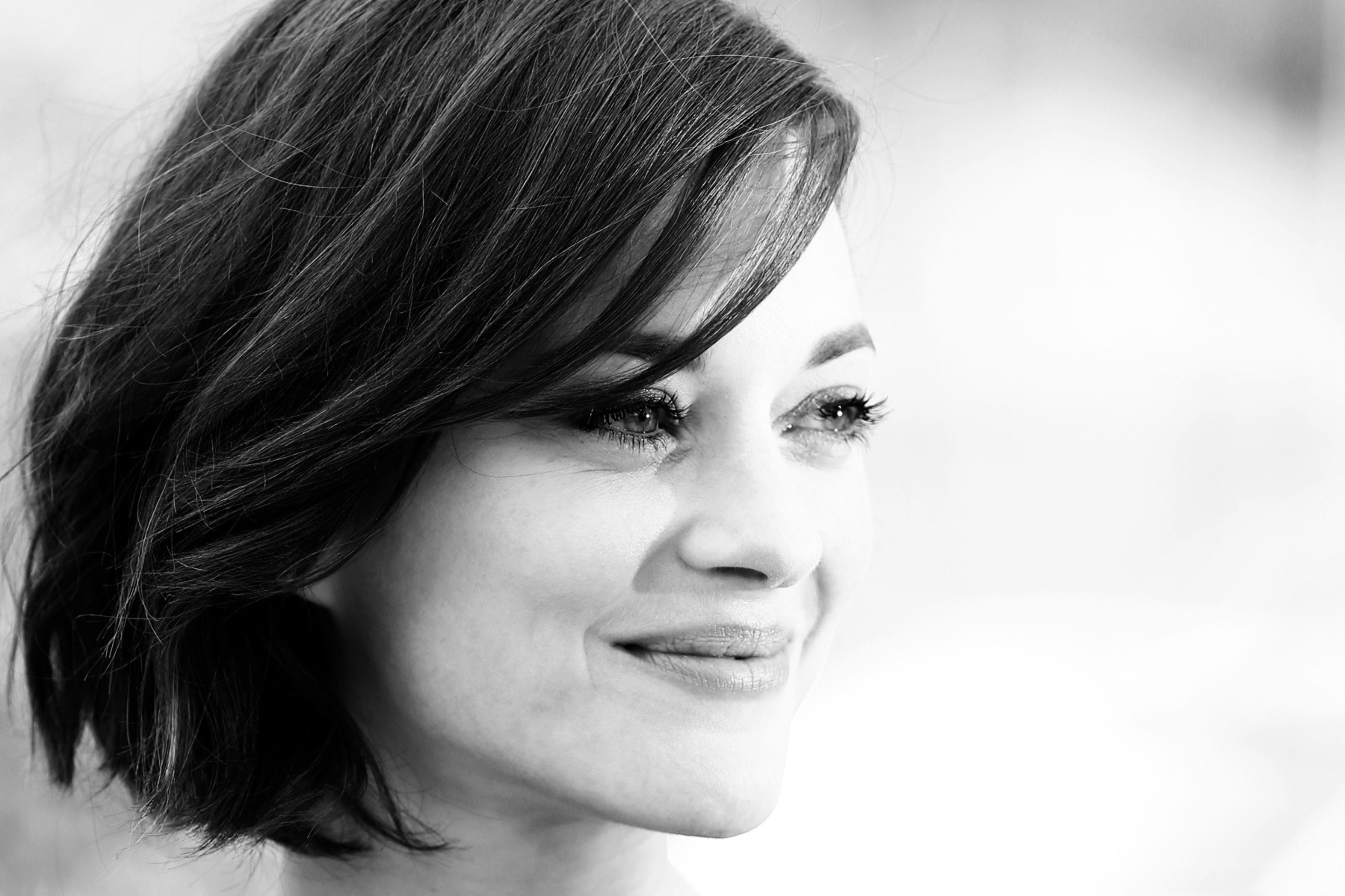 Marion Cotillard Black And White Portrait wallpaper 2880x1920